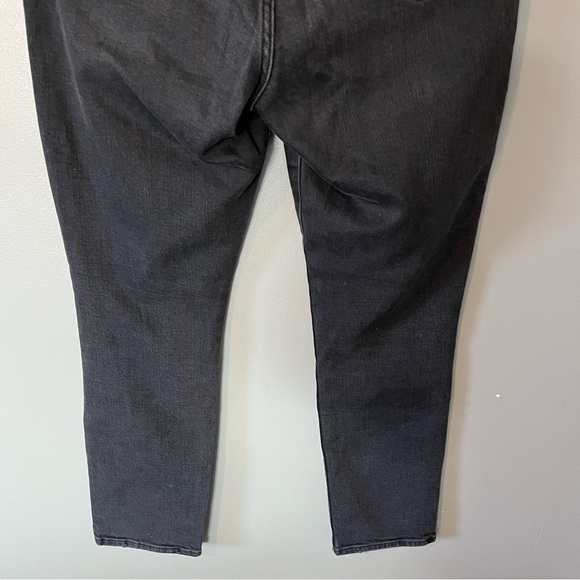 Good American Good Classic Ripped Straight Crop - Picture 7 of 10